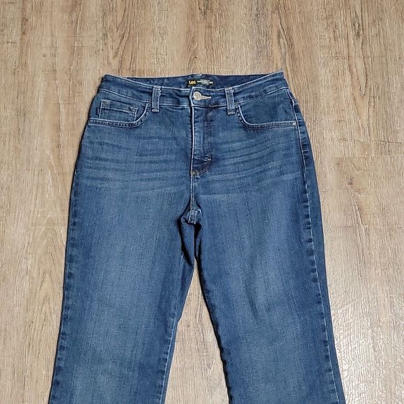 Lee Straight Leg Relaxed Fit Denim Jeans ~ Sz 6S ~ Blue ~ Mid Rise ~28.5" Inseam - Picture 3 of 7